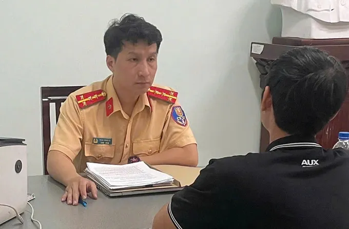 Đăng tin &ldquo;bị cướp xe&rdquo; khi bị CSGT tạm giữ phương tiện, người đ&agrave;n &ocirc;ng bị xử phạt- Ảnh 1.