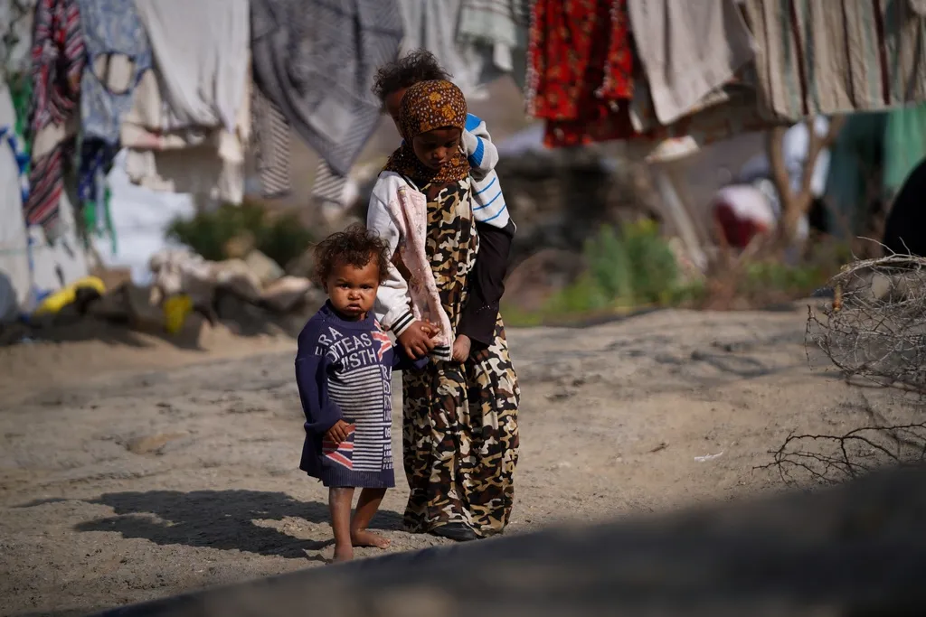 Ph&aacute;o k&iacute;ch v&agrave;o một ng&ocirc;i l&agrave;ng ở Yemen, &iacute;t nhất 10 người thiệt mạng- Ảnh 1.