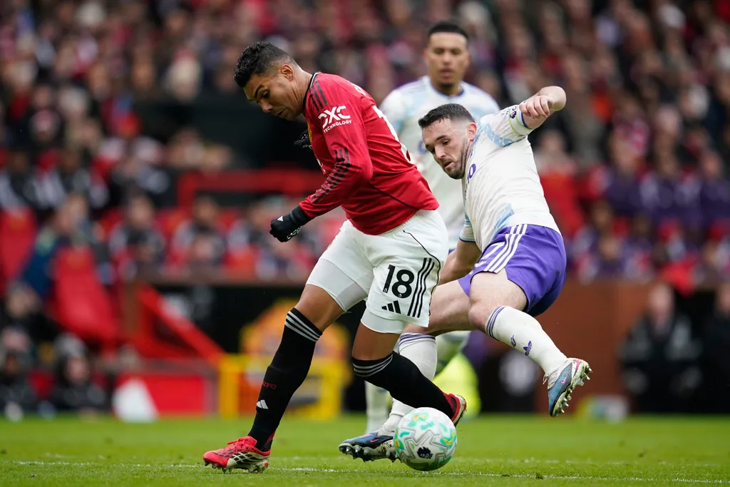 Thắng thuyết phục Aston Villa, Man Utd giữ chắc suất dự Champions League- Ảnh 2.