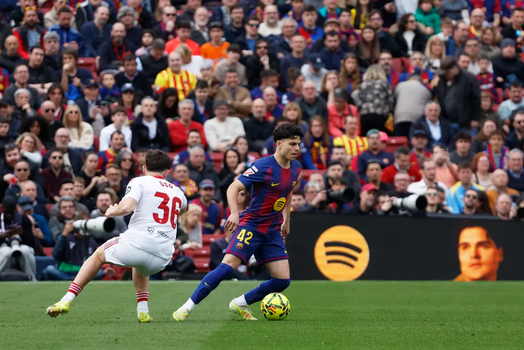 Barca vùi dập Sevilla, Raphinha lập hat-trick rực sáng- Ảnh 3.