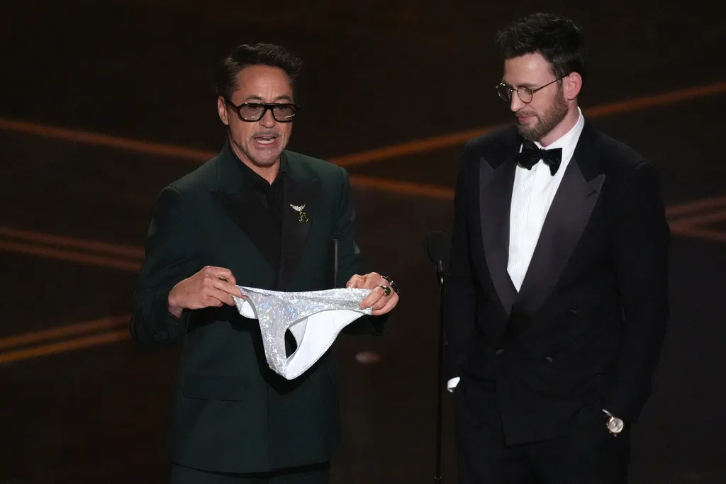 Những khoảnh khắc kỳ lạ nhất tại lễ trao giải Oscars lần thứ 98 - Ảnh 3.