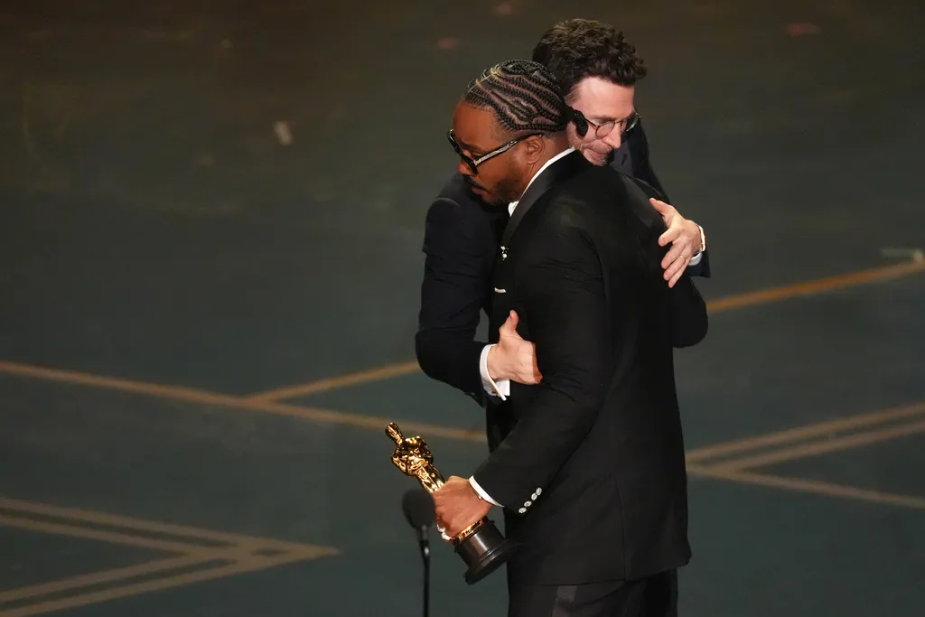 Lễ trao giải Oscars lần thứ 98: "One Battle After Another" giành Phim xuất sắc nhất, mang về 6 tượng vàng - Ảnh 15.