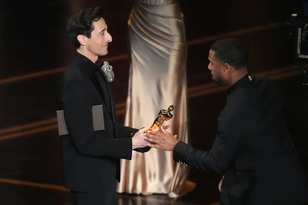 Lễ trao giải Oscars lần thứ 98: "One Battle After Another" giành Phim xuất sắc nhất, mang về 6 tượng vàng - Ảnh 4.