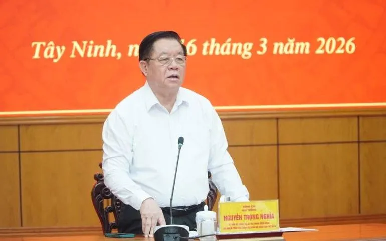 Đại tướng Nguyễn Trọng Nghĩa, Ủy viên Bộ Chính trị, Chủ nhiệm Tổng cục Chính trị Quân đội nhân dân Việt Nam, phát biểu chỉ đạo.  Ảnh: Báo Nhân Dân điện tử