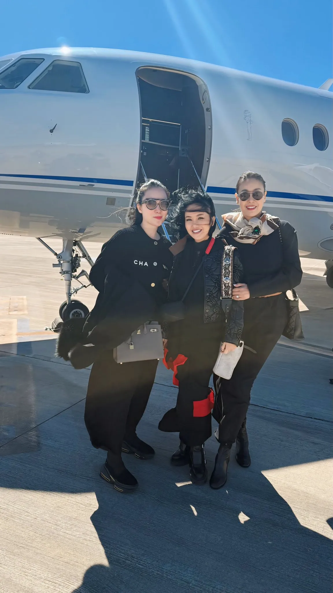 Điểm tin sao Việt: Đen V&acirc;u đi ăn cưới Ho&agrave;ng Dũng - Ảnh 5.