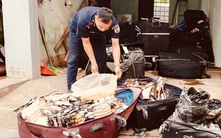 Qua công tác kiểm soát, lực lượng hải quan đã liên tiếp phát hiện, bắt giữ hơn 1,8 tấn thực phẩm đông lạnh nhập lậu, không rõ nguồn gốc xuất xứ.