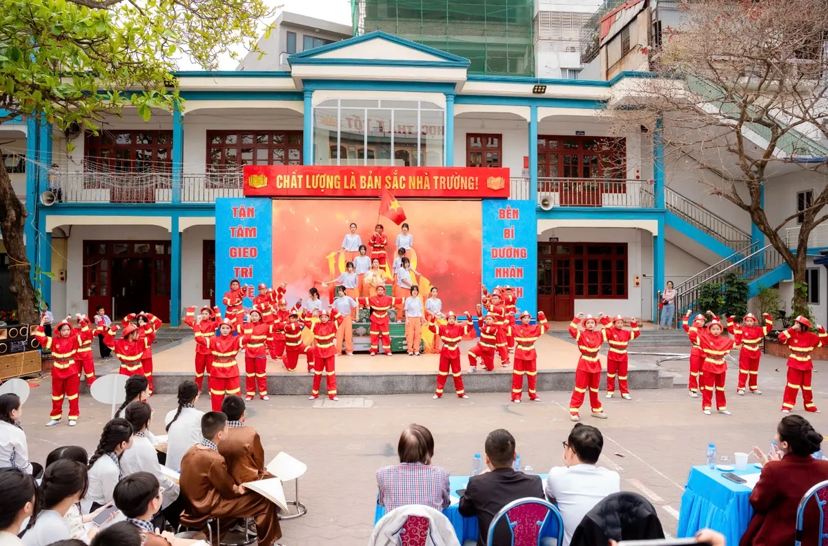 &ldquo;Vũ điệu th&aacute;ng Ba&rdquo; - s&acirc;n chơi nghệ thuật lan tỏa kh&aacute;t vọng tuổi trẻ trường THCS T&ocirc; Hiệu- Ảnh 4.