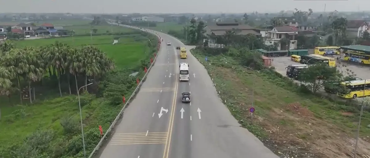 Hà Tĩnh: Ngành vận tải nỗ lực bình ổn trước áp lực giá nhiên liệu tăng cao- Ảnh 3. Hà Tĩnh: Ngành vận tải nỗ lực bình ổn trước áp lực giá nhiên liệu tăng cao- Ảnh 3.