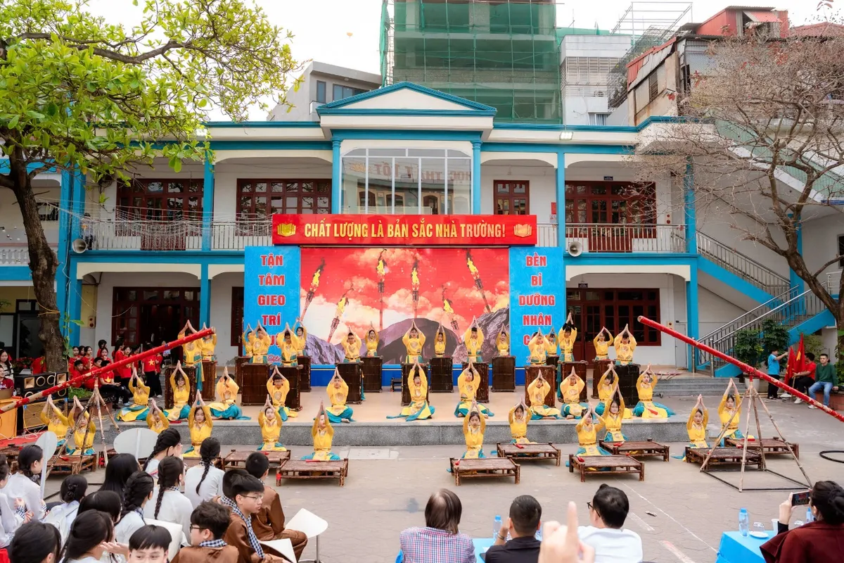 &ldquo;Vũ điệu th&aacute;ng Ba&rdquo; - s&acirc;n chơi nghệ thuật lan tỏa kh&aacute;t vọng tuổi trẻ trường THCS T&ocirc; Hiệu- Ảnh 5.