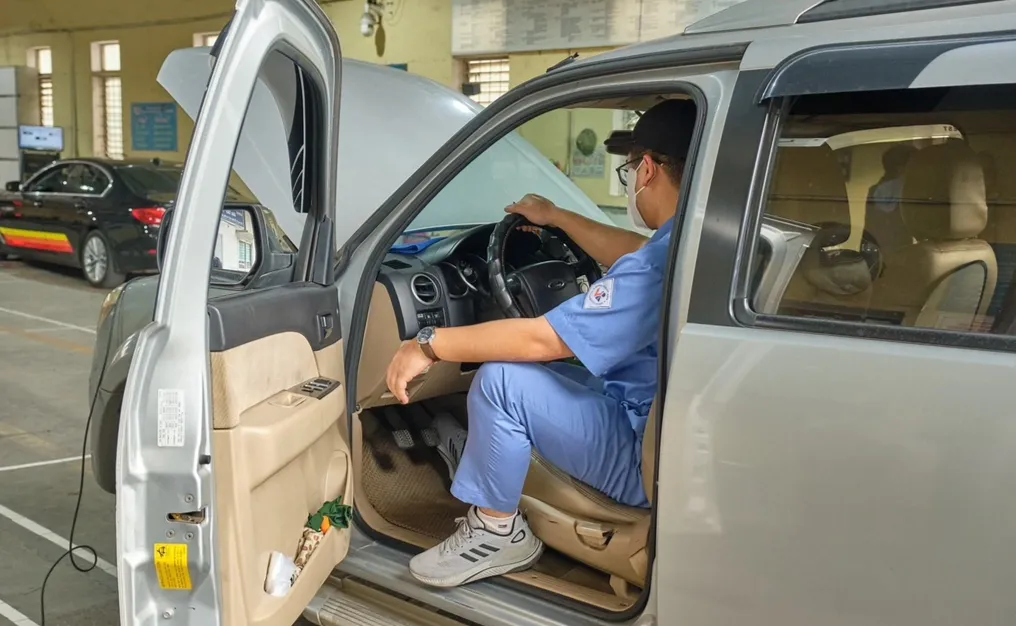 Nhiều chi&ecirc;u tr&ograve; đối ph&oacute; kiểm định kh&iacute; thải xe diesel bị ph&aacute;t hiện- Ảnh 1.