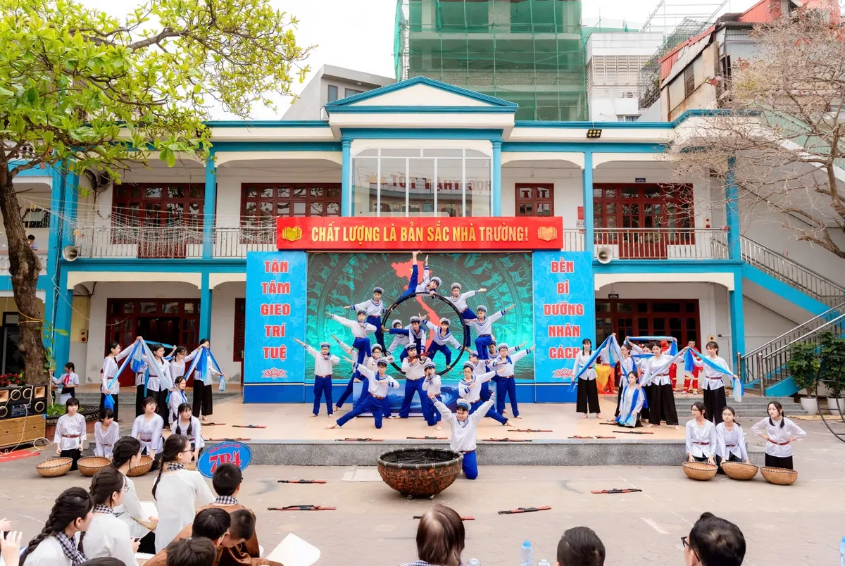 &ldquo;Vũ điệu th&aacute;ng Ba&rdquo; - s&acirc;n chơi nghệ thuật lan tỏa kh&aacute;t vọng tuổi trẻ trường THCS T&ocirc; Hiệu- Ảnh 3.