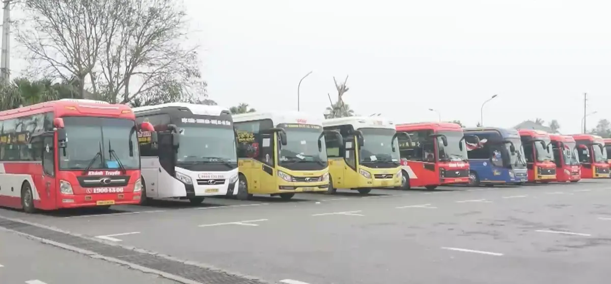 Hà Tĩnh: Ngành vận tải nỗ lực bình ổn trước áp lực giá nhiên liệu tăng cao- Ảnh 1. Hà Tĩnh: Ngành vận tải nỗ lực bình ổn trước áp lực giá nhiên liệu tăng cao- Ảnh 1.