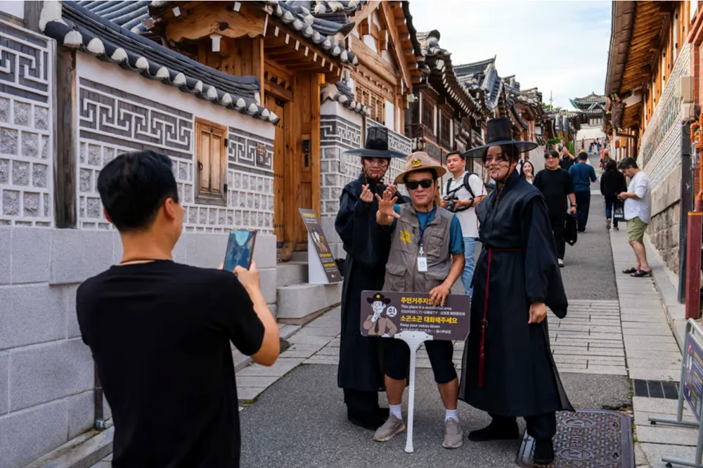 Hiệu ứng &ldquo;KPop Demon Hunters&rdquo; th&uacute;c đẩy l&agrave;n s&oacute;ng du lịch Hallyu mới- Ảnh 1.