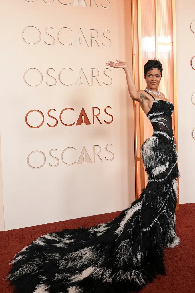 Tài tử, minh tinh lộng lẫy trên thảm đỏ Oscars 2026 - Ảnh 6.