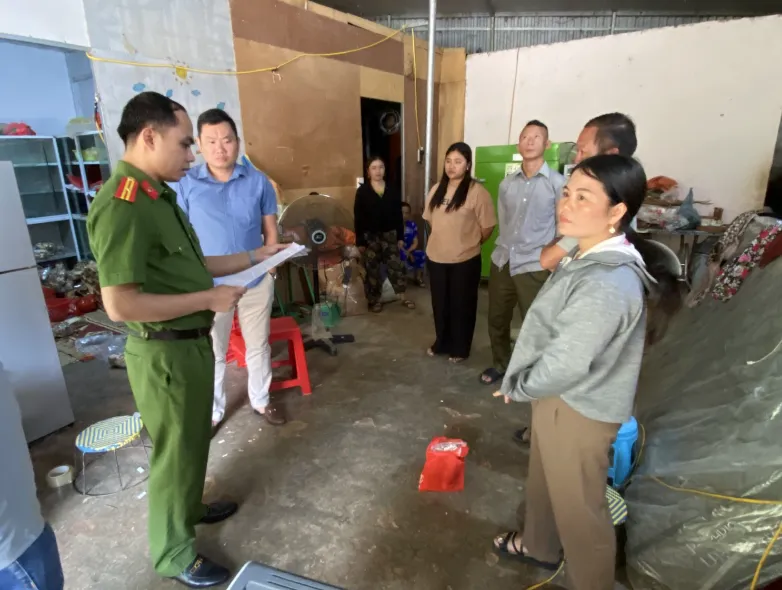 Tự h&aacute;i c&acirc;y rừng trộn b&aacute;n th&agrave;nh &ldquo;thuốc chữa bệnh&rdquo;, hai người ở Điện Bi&ecirc;n bị khởi tố- Ảnh 1.