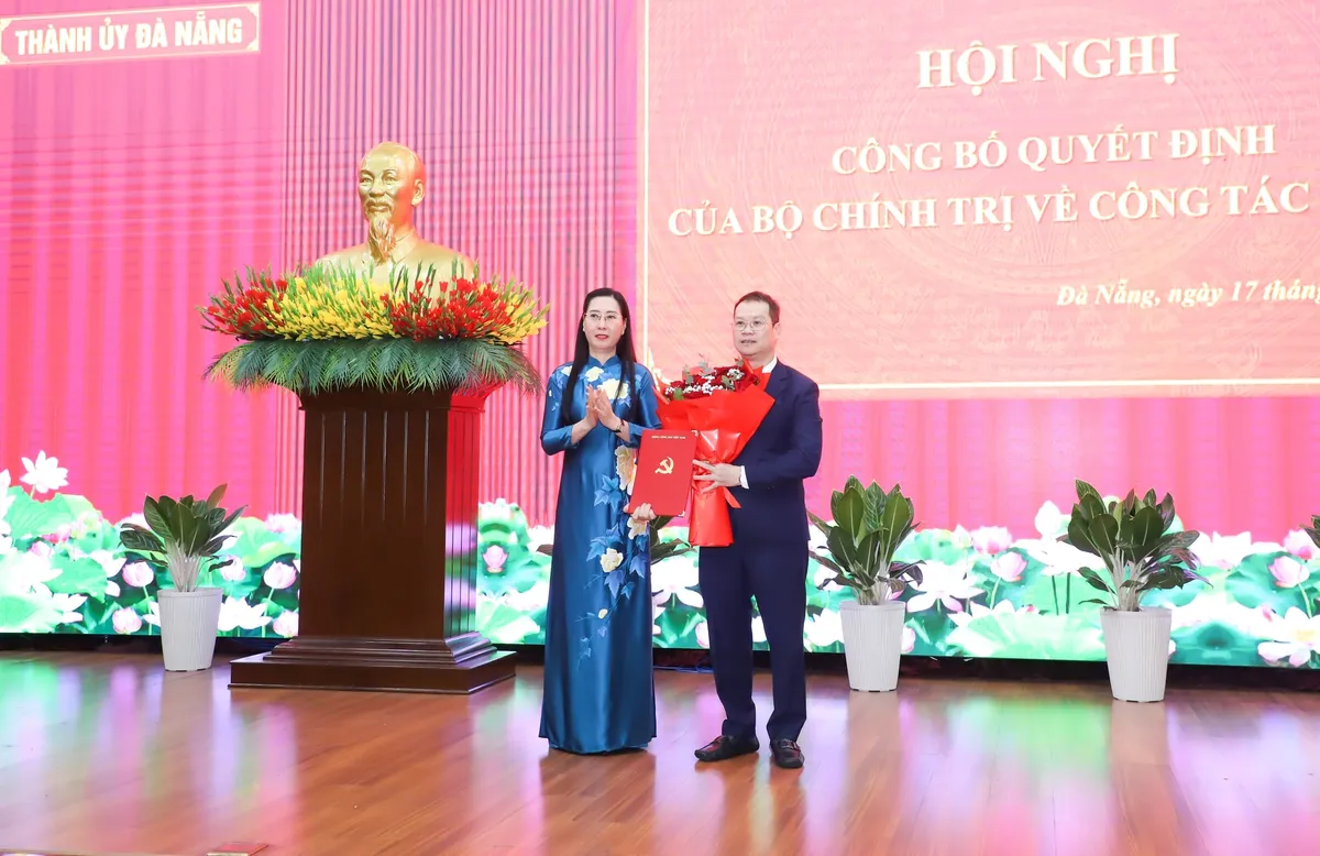 Bộ Ch&iacute;nh trị điều động, chỉ định đồng ch&iacute; Nguyễn Mạnh H&ugrave;ng giữ chức Ph&oacute; B&iacute; thư Th&agrave;nh ủy Đ&agrave; Nẵng- Ảnh 1.