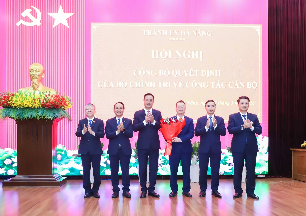 Bộ Ch&iacute;nh trị điều động, chỉ định đồng ch&iacute; Nguyễn Mạnh H&ugrave;ng giữ chức Ph&oacute; B&iacute; thư Th&agrave;nh ủy Đ&agrave; Nẵng- Ảnh 2.