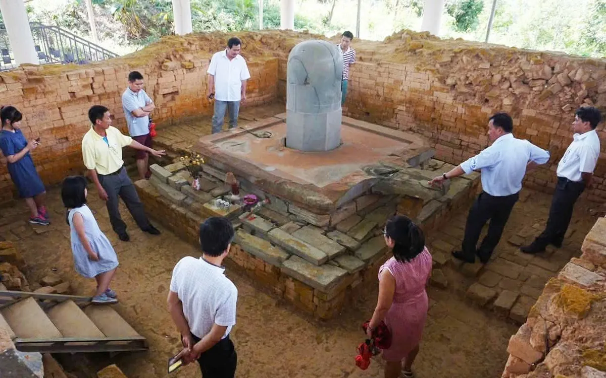 Ngẫu tượng Linga – Yoni lớn nhất Đông Nam Á tọa lạc trên đồi A1 trong quần thể di tích khảo cổ Cát tiên