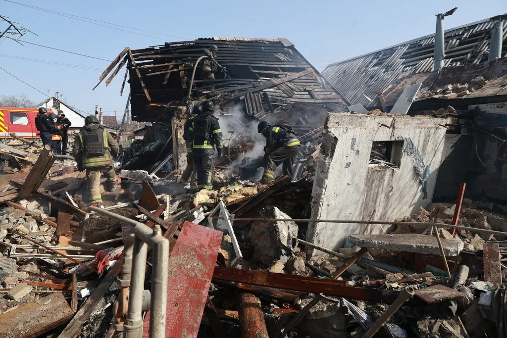 Ukraine tấn c&ocirc;ng th&agrave;nh phố Melitopol do Nga kiểm so&aacute;t g&acirc;y ch&aacute;y nổ  - Ảnh 1.