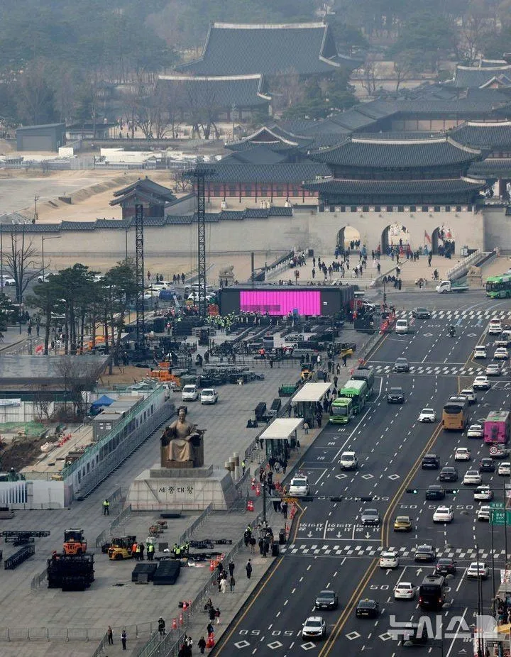 6.500 cảnh s&aacute;t được điều động cho concert trở lại của BTS - Ảnh 4.