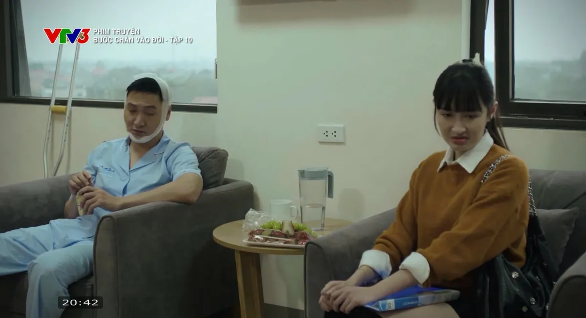 Bước ch&acirc;n v&agrave;o đời - Tập 10: B&agrave; Dung li&ecirc;n tục đẩy Qu&acirc;n v&agrave; Thương v&agrave;o t&igrave;nh huống kh&oacute; xử - Ảnh 19.