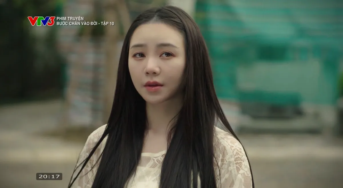 Bước ch&acirc;n v&agrave;o đời - Tập 10: B&agrave; Dung li&ecirc;n tục đẩy Qu&acirc;n v&agrave; Thương v&agrave;o t&igrave;nh huống kh&oacute; xử - Ảnh 6.