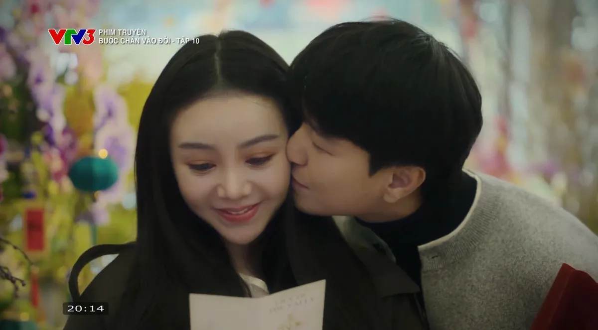 Bước ch&acirc;n v&agrave;o đời - Tập 10: B&agrave; Dung li&ecirc;n tục đẩy Qu&acirc;n v&agrave; Thương v&agrave;o t&igrave;nh huống kh&oacute; xử - Ảnh 4.