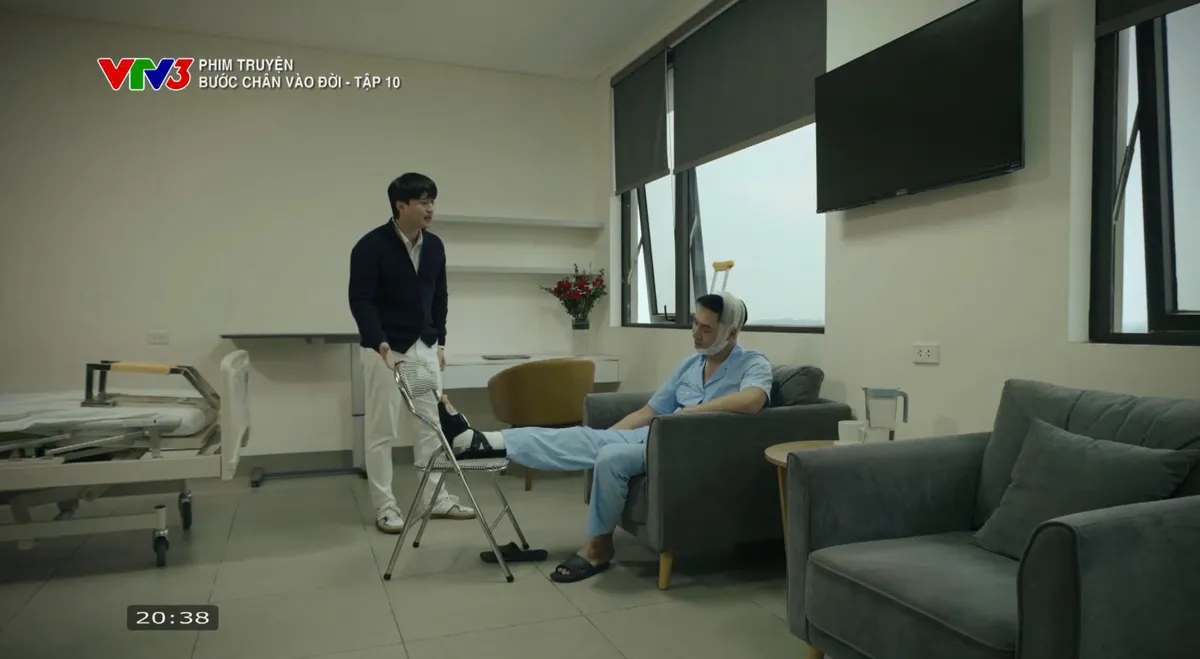 Bước ch&acirc;n v&agrave;o đời - Tập 10: B&agrave; Dung li&ecirc;n tục đẩy Qu&acirc;n v&agrave; Thương v&agrave;o t&igrave;nh huống kh&oacute; xử - Ảnh 16.