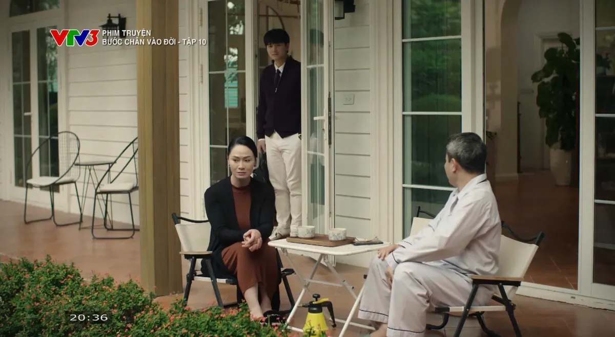 Bước ch&acirc;n v&agrave;o đời - Tập 10: B&agrave; Dung li&ecirc;n tục đẩy Qu&acirc;n v&agrave; Thương v&agrave;o t&igrave;nh huống kh&oacute; xử - Ảnh 14.