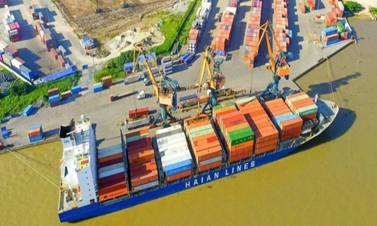 Gi&aacute; cước vận chuyển container c&oacute; xu hướng tăng do &aacute;p lực chi ph&iacute; v&agrave; địa ch&iacute;nh trị- Ảnh 1.