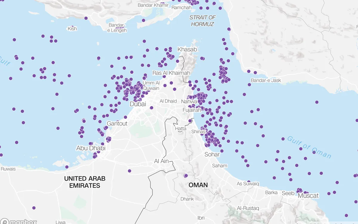 Các tàu chở dầu và tàu chở hàng được phát hiện trong ngày 16/3/2026 tại khu vực xung quanh eo biển Hormuz (Ảnh: CNN)