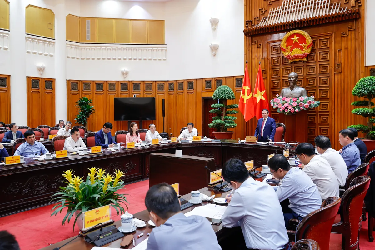 Thủ tướng Phạm Minh Ch&iacute;nh: Xăng dầu v&agrave; năng lượng cho sản xuất, ti&ecirc;u d&ugrave;ng được bảo đảm   - Ảnh 4.