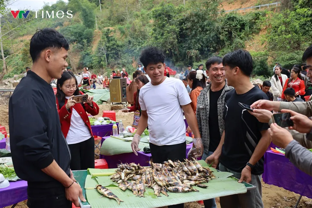 Chuyện về đền thi&ecirc;ng ở Nghệ An mỗi năm mở ng&agrave;y hội bắt c&aacute; m&aacute;t một lần để chi&ecirc;u đ&atilde;i kh&aacute;ch - Ảnh 4.