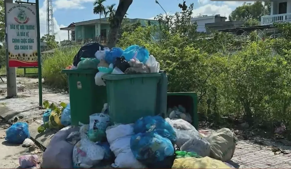 Hàng nghìn tấn rác thải tồn đọng, nhiều xã ở Đà Nẵng đồng loạt kêu cứu- Ảnh 2. Hàng nghìn tấn rác thải tồn đọng, nhiều xã ở Đà Nẵng đồng loạt kêu cứu- Ảnh 2.