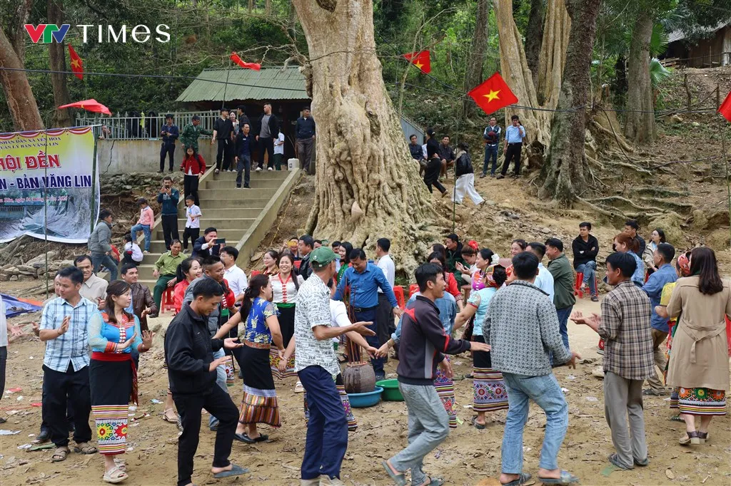 Chuyện về đền thi&ecirc;ng ở Nghệ An mỗi năm mở ng&agrave;y hội bắt c&aacute; m&aacute;t một lần để chi&ecirc;u đ&atilde;i kh&aacute;ch - Ảnh 5.