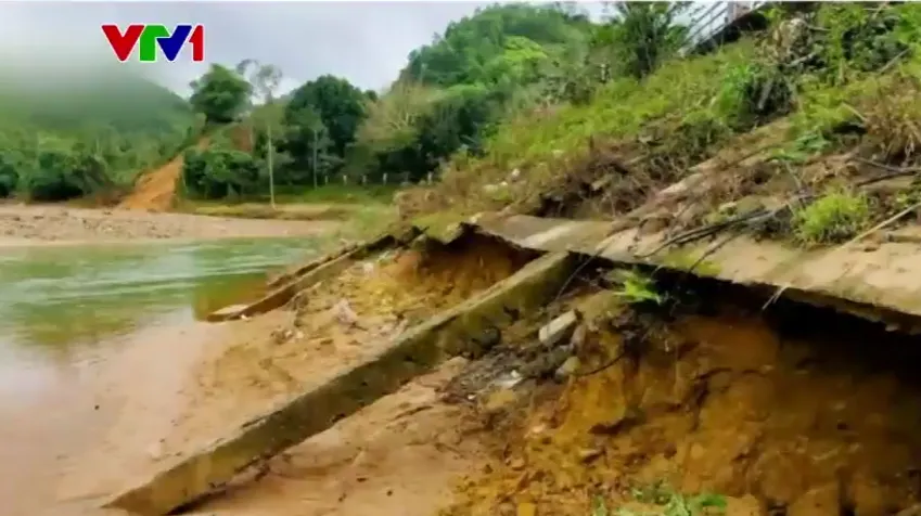 Đ&agrave; Nẵng c&ocirc;ng bố t&igrave;nh huống khẩn cấp do sạt lở bờ s&ocirc;ng tại x&atilde; A Vương- Ảnh 1.