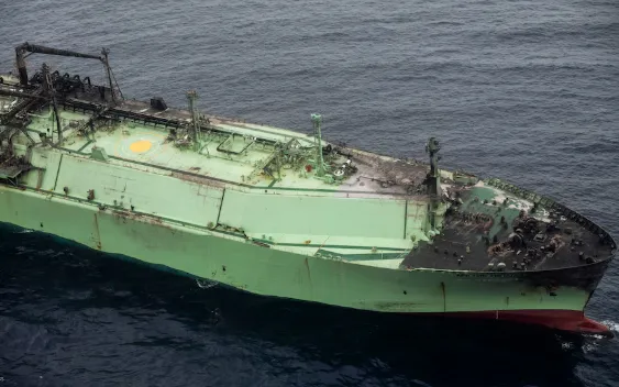 Tàu chở khí tự nhiên hóa lỏng (LNG) Arctic Metagaz của Nga đang trôi dạt giữa Malta và Lampedusa (Ảnh: Newsbook Malta/AFP/Getty Images)