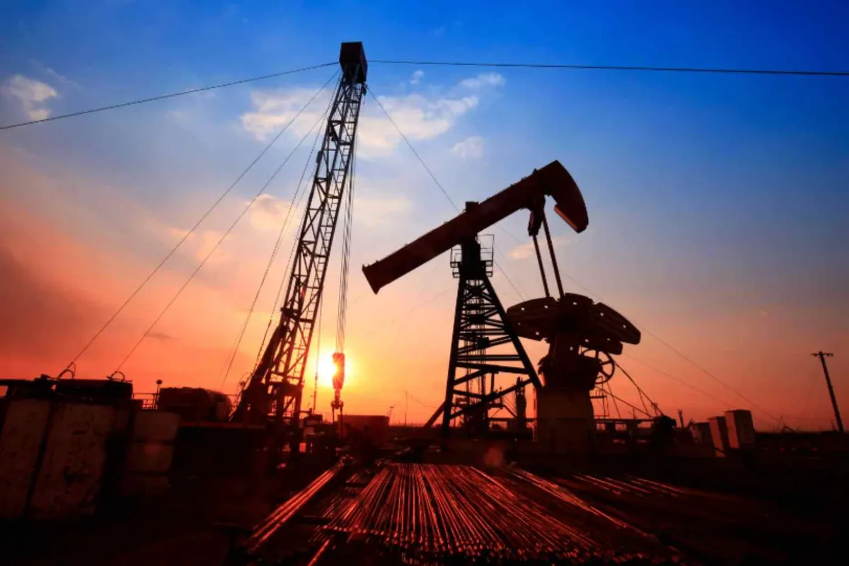 Gi&aacute; dầu thế giới giảm gần 3% khi lo ngại gi&aacute;n đoạn nguồn cung hạ nhiệt- Ảnh 1.