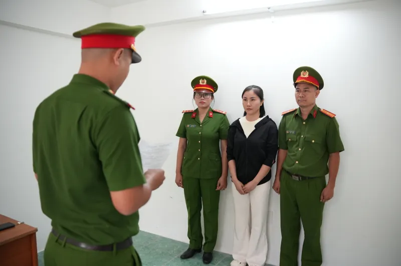 Mạo danh cơ sở kh&aacute;m, chữa bệnh, c&oacute; b&aacute;c sĩ chuy&ecirc;n m&ocirc;n, lừa đảo hơn 2 tỷ đồng- Ảnh 1.