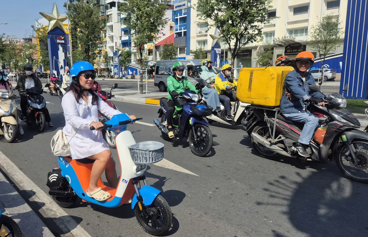 TP Hồ Chí Minh: Xe đạp điện công cộng thu hút người dân trải nghiệm- Ảnh 1. TP Hồ Chí Minh: Xe đạp điện công cộng thu hút người dân trải nghiệm- Ảnh 1.
