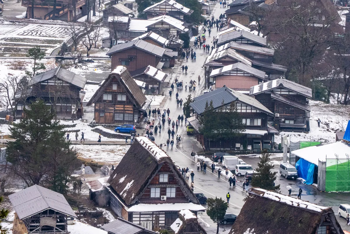 Kh&aacute;m ph&aacute; Shirakawa-go: Di sản sống giữa l&ograve;ng thung lũng sương m&ugrave;- Ảnh 1.