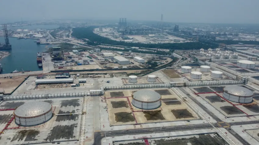 Ch&aacute;y nh&agrave; m&aacute;y lọc dầu ở Mexico khiến 5 người thiệt mạng - Ảnh 2.