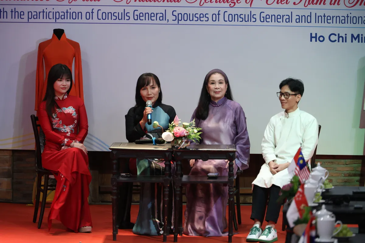 Hoa hậu Ho&agrave;n vũ Quốc tế 2025 ấn tượng với t&igrave;nh y&ecirc;u &aacute;o d&agrave;i của người Việt Nam- Ảnh 1.