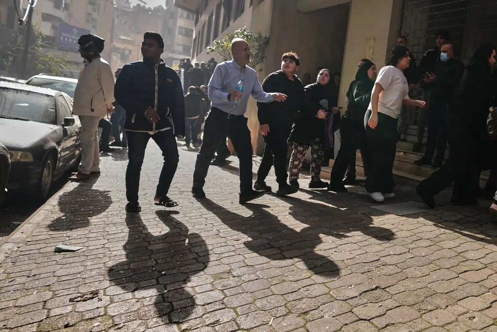 Israel kh&ocirc;ng k&iacute;ch khắp Lebanon, Li&ecirc;n hợp quốc cảnh b&aacute;o nguy cơ &ldquo;kịch bản Gaza&rdquo; t&aacute;i diễn- Ảnh 4.