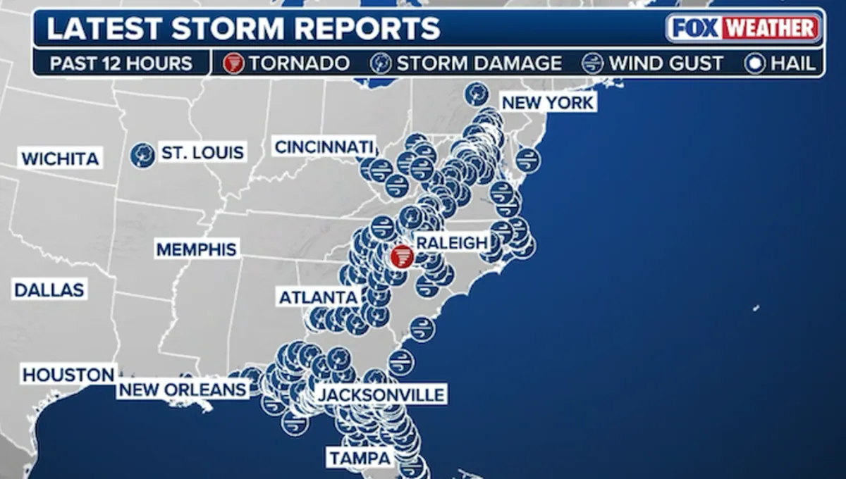 B&atilde;o mạnh tấn c&ocirc;ng Bờ Đ&ocirc;ng nước Mỹ, hơn 7.000 chuyến bay bị ho&atilde;n, hủy- Ảnh 1.