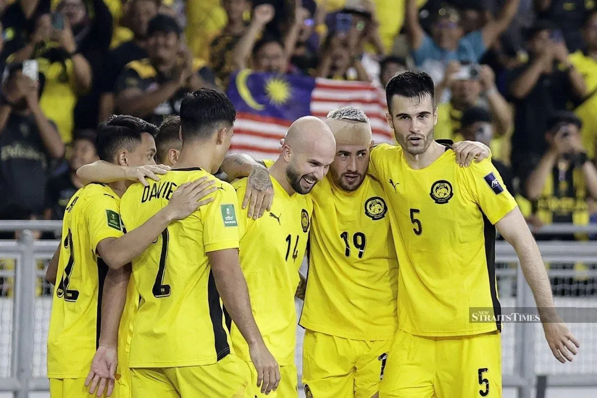 Báo chí khu vực đánh giá cao quyết định xử phạt Malaysia của AFC- Ảnh 1. Báo chí khu vực đánh giá cao quyết định xử phạt Malaysia của AFC- Ảnh 1.