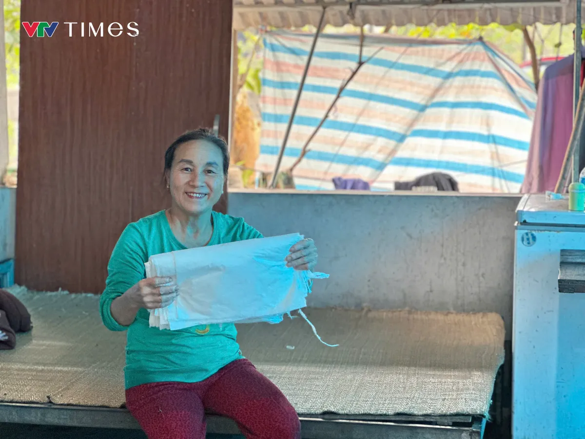 Nỗ lực giữ nghề giấy d&oacute; duy nhất c&ograve;n lại ở Nghệ An - Ảnh 2.