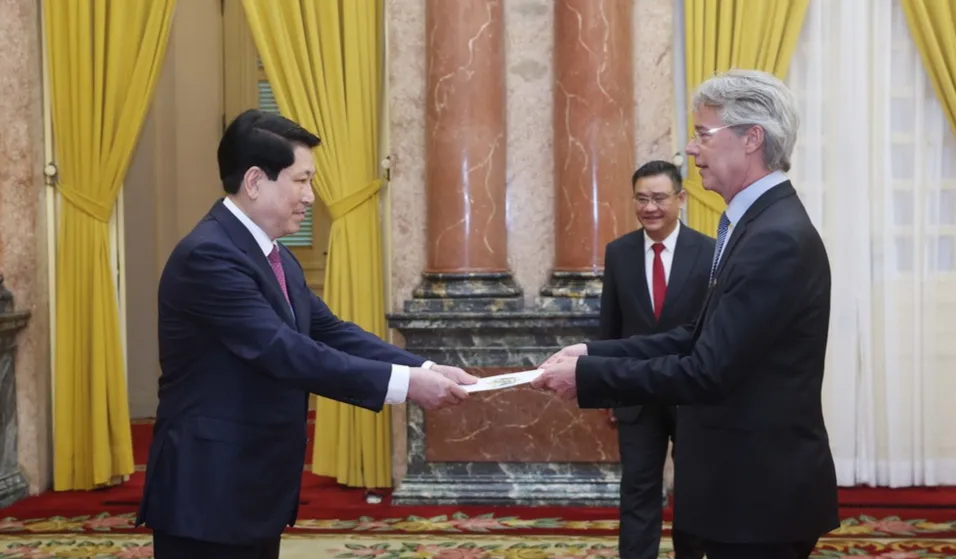 Chủ tịch nước Lương Cường tiếp đại sứ c&aacute;c nước tr&igrave;nh Quốc thư - Ảnh 4.