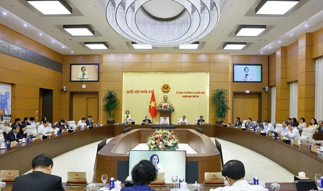 Phi&ecirc;n họp 55 của Ủy ban Thường vụ Quốc hội: Gỡ r&agrave;o cản, khen thưởng kịp thời theo th&agrave;nh t&iacute;ch - Ảnh 1.