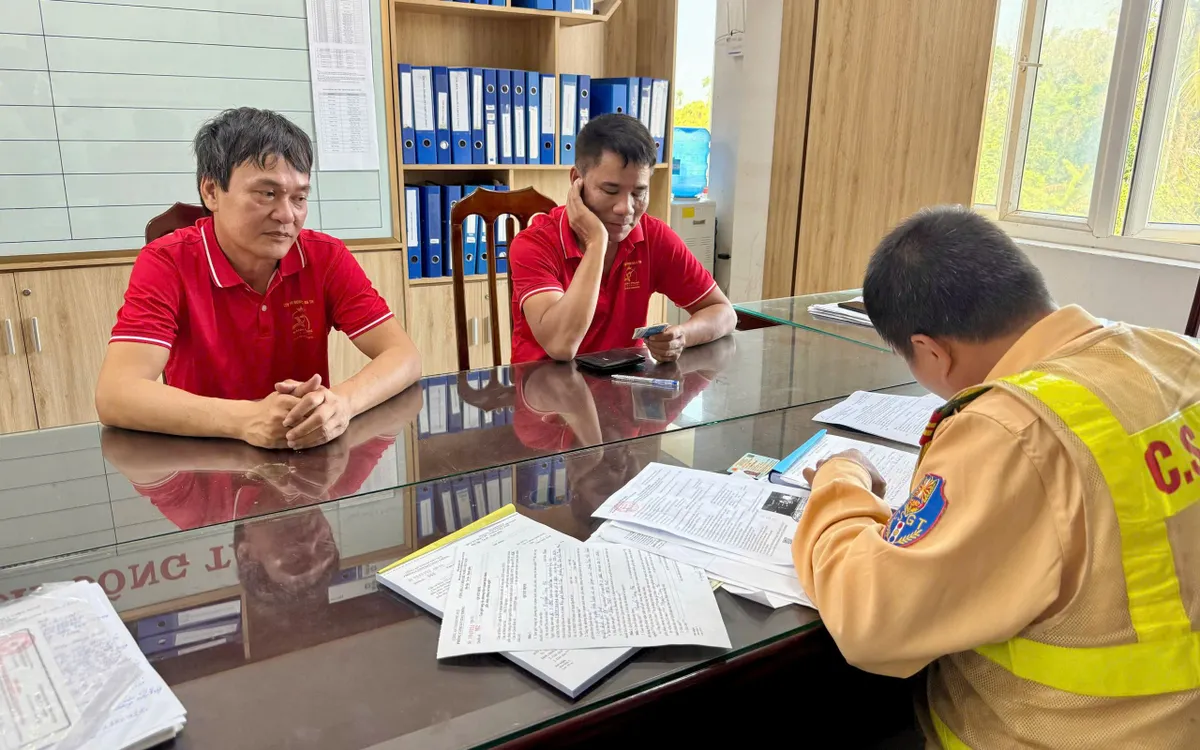 Phòng Cảnh sát giao thông Công an TP Huế cho biết đã phát hiện và xử lý một xe khách giường nằm vi phạm quy định về kiểm định an toàn kỹ thuật.